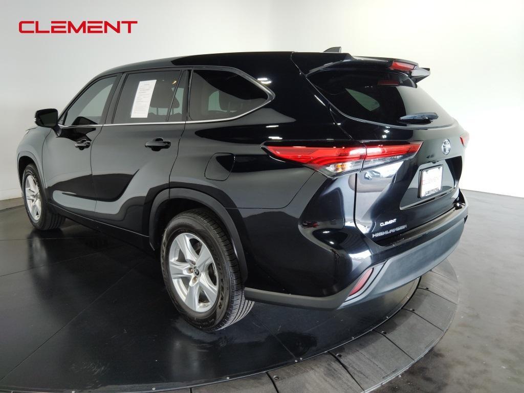 used 2022 Toyota Highlander car, priced at $27,500