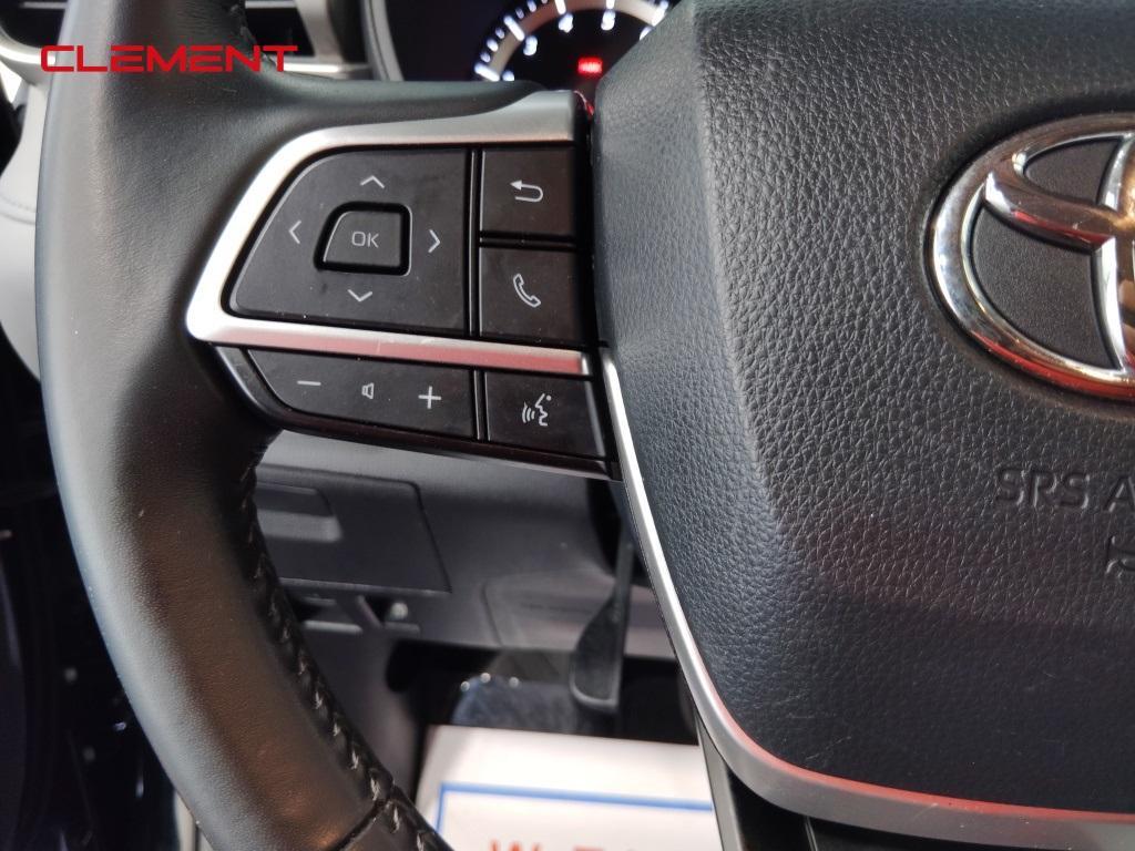 used 2022 Toyota Highlander car, priced at $27,500
