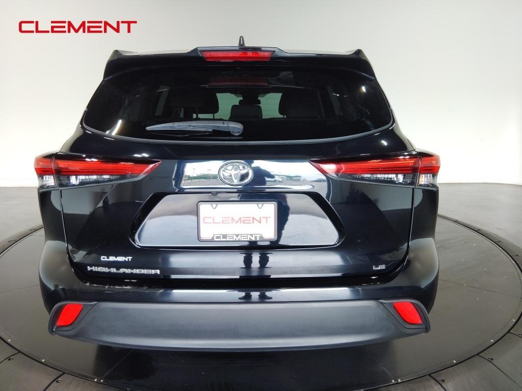 used 2022 Toyota Highlander car, priced at $27,500