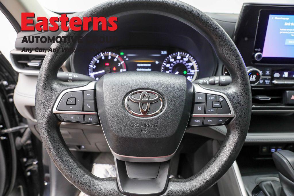 used 2023 Toyota Highlander car, priced at $30,950