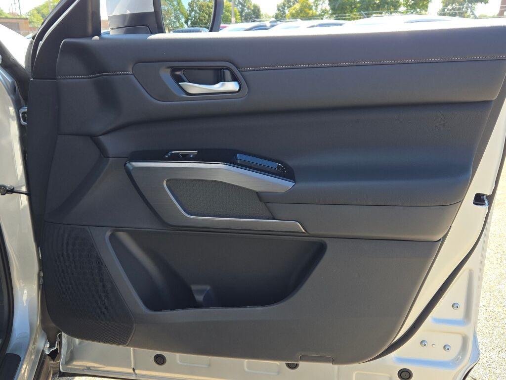 new 2025 Nissan Pathfinder car, priced at $46,960