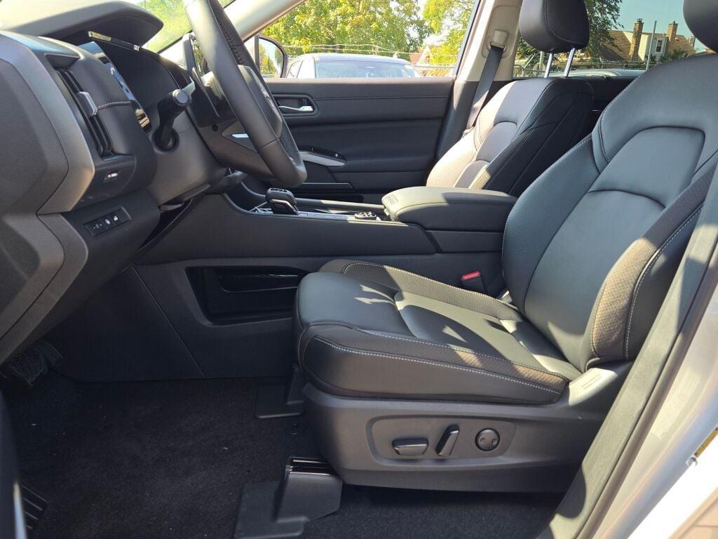 new 2025 Nissan Pathfinder car, priced at $46,960