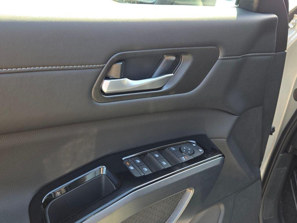 new 2025 Nissan Pathfinder car, priced at $46,960