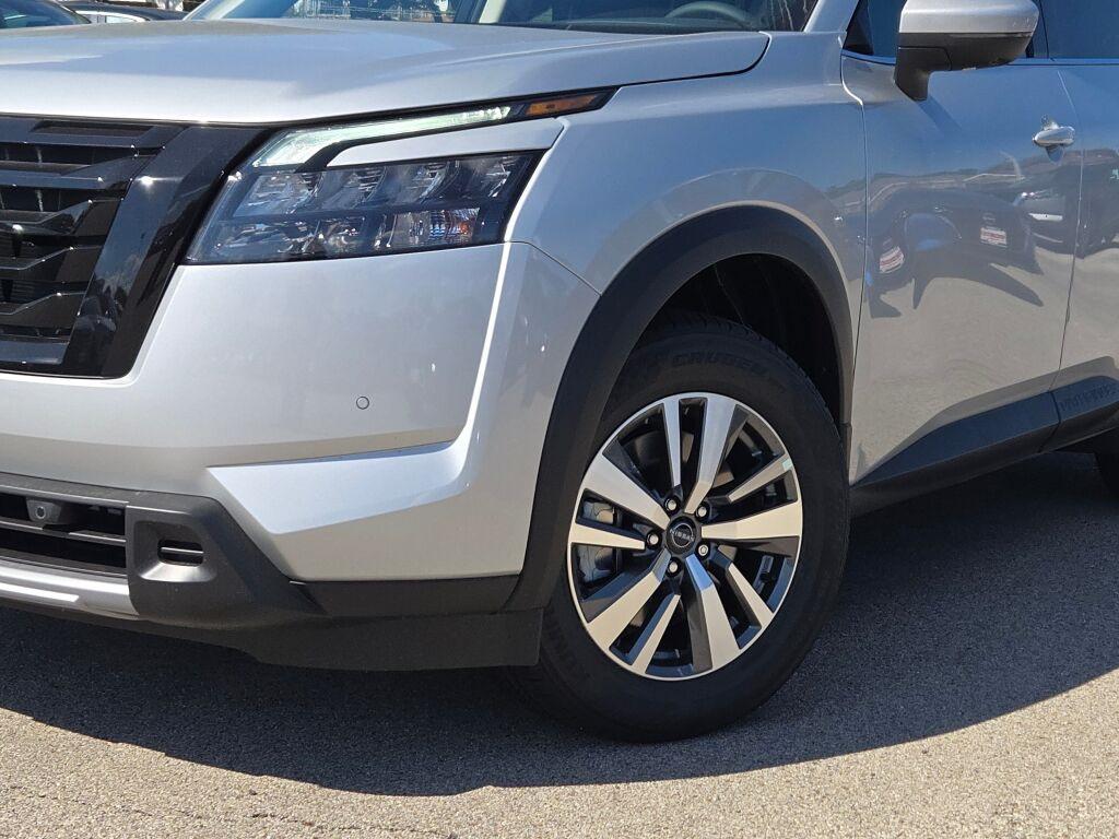 new 2025 Nissan Pathfinder car, priced at $46,960
