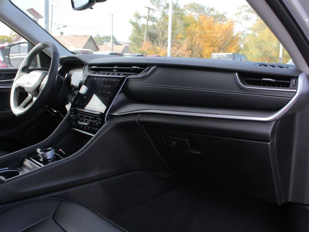 used 2024 Jeep Grand Cherokee car, priced at $37,900