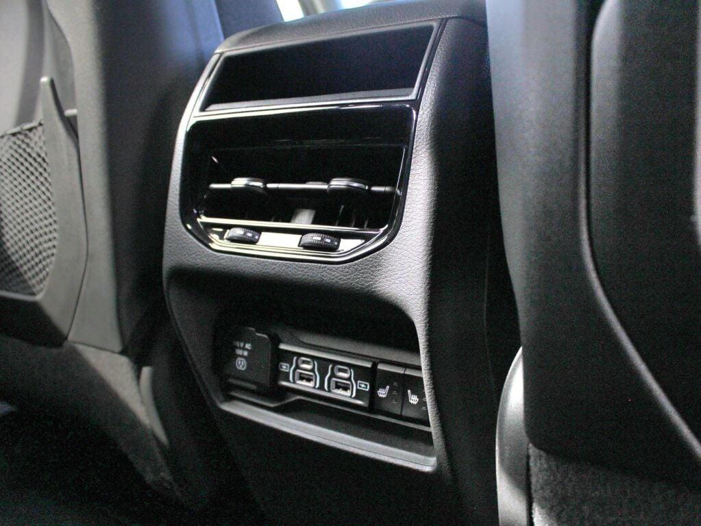 used 2024 Jeep Grand Cherokee car, priced at $37,900