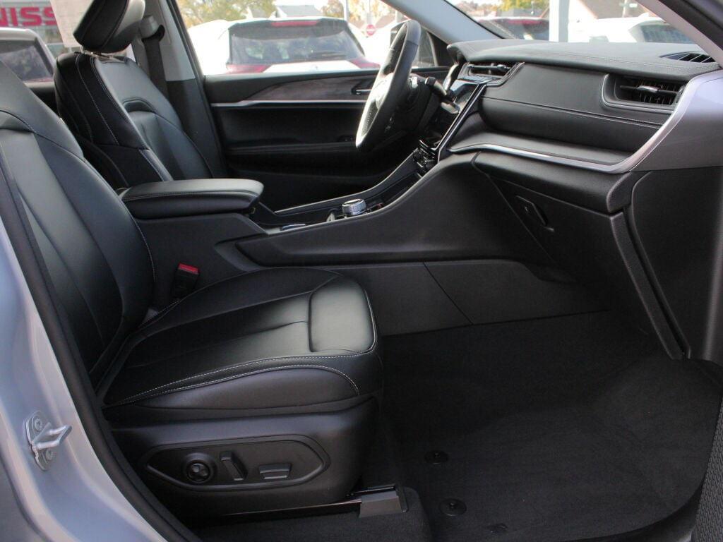 used 2024 Jeep Grand Cherokee car, priced at $37,900