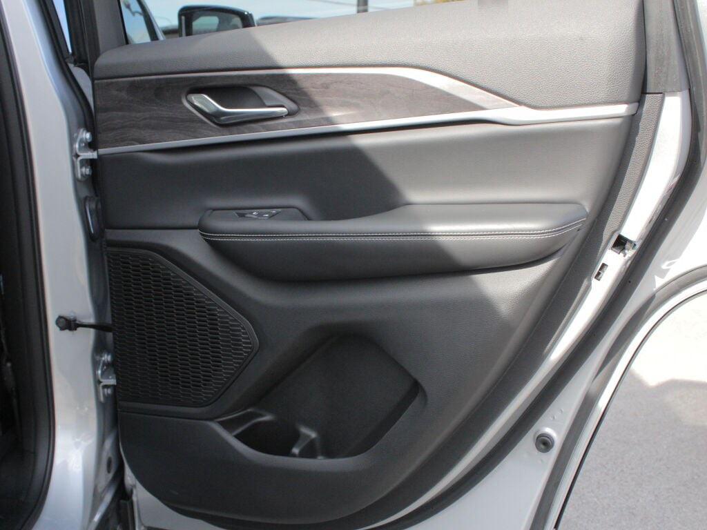 used 2024 Jeep Grand Cherokee car, priced at $37,900