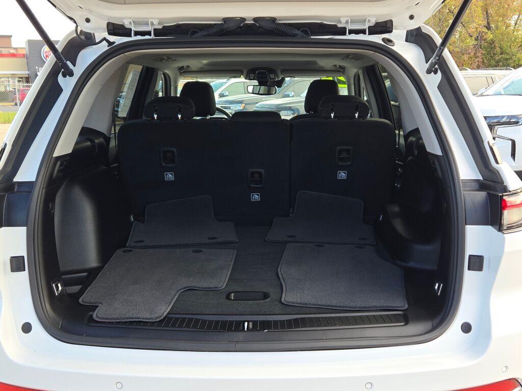 used 2023 Jeep Grand Cherokee car, priced at $29,900