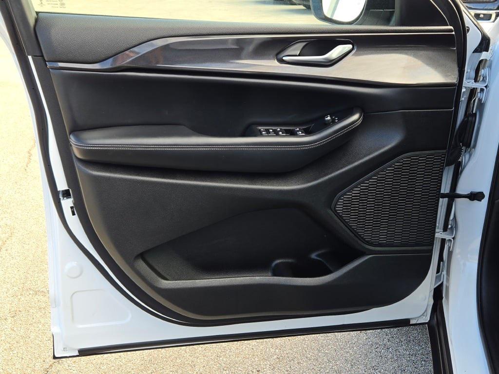 used 2023 Jeep Grand Cherokee car, priced at $29,900