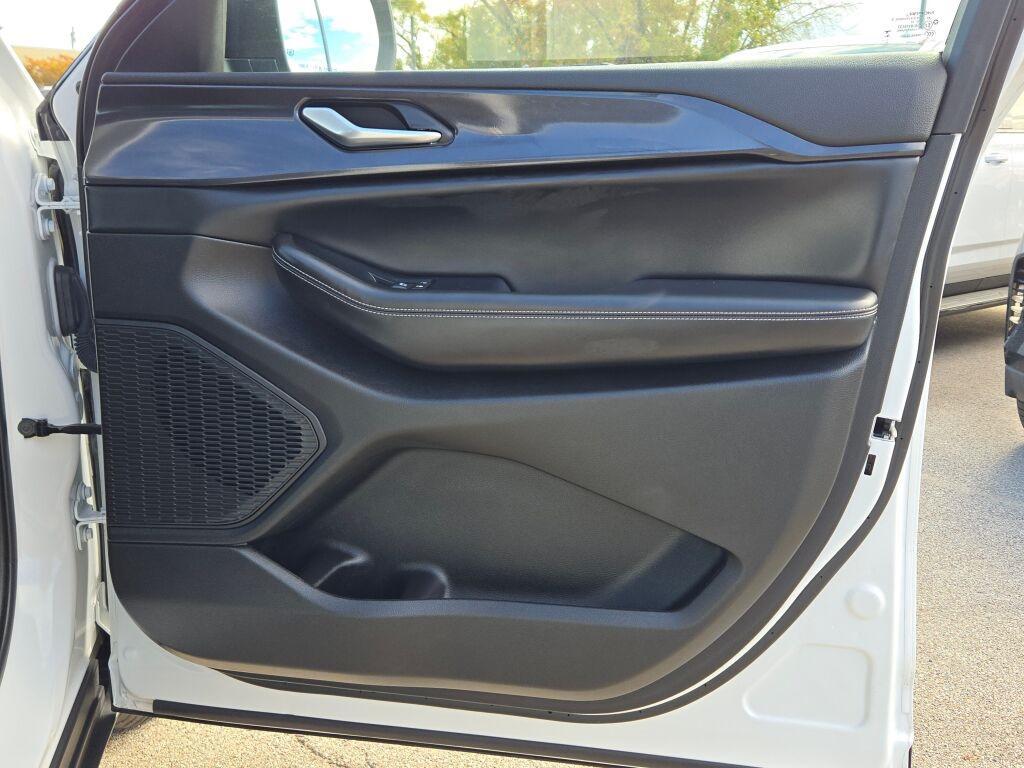 used 2023 Jeep Grand Cherokee car, priced at $29,900