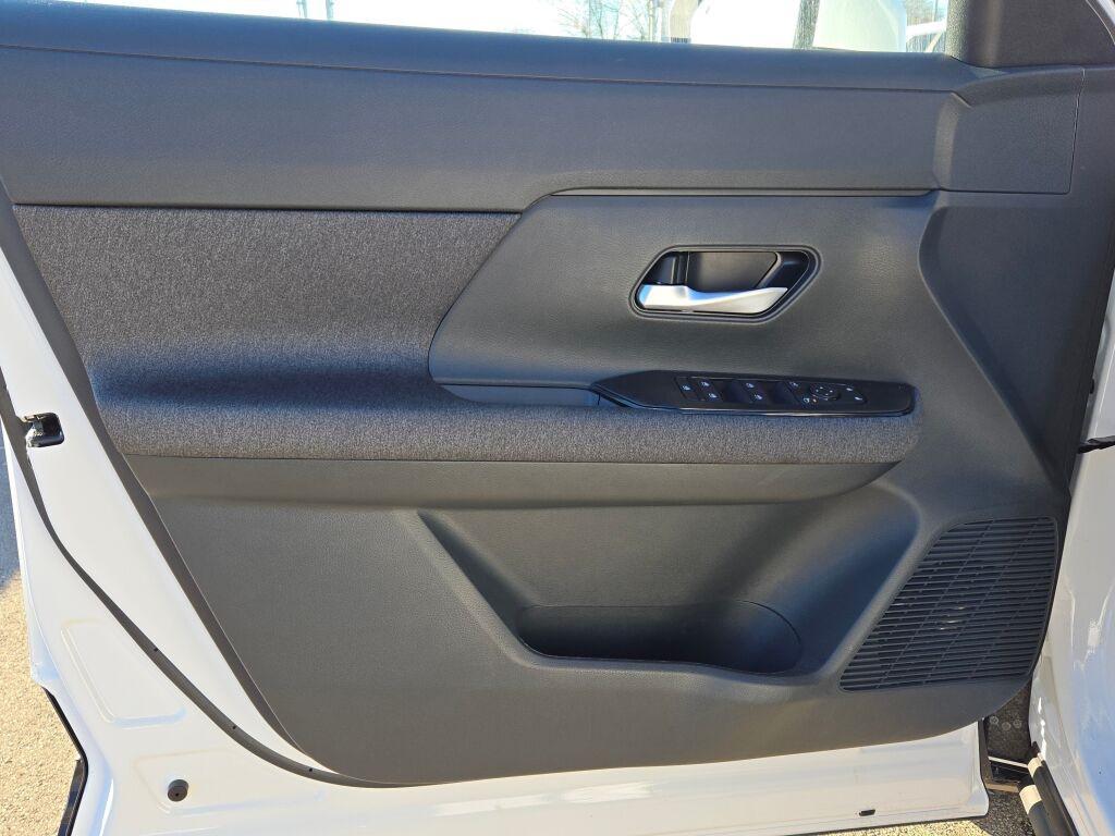 new 2025 Nissan Kicks car, priced at $27,810