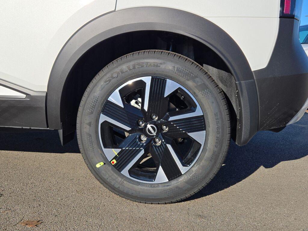 new 2025 Nissan Kicks car, priced at $27,810