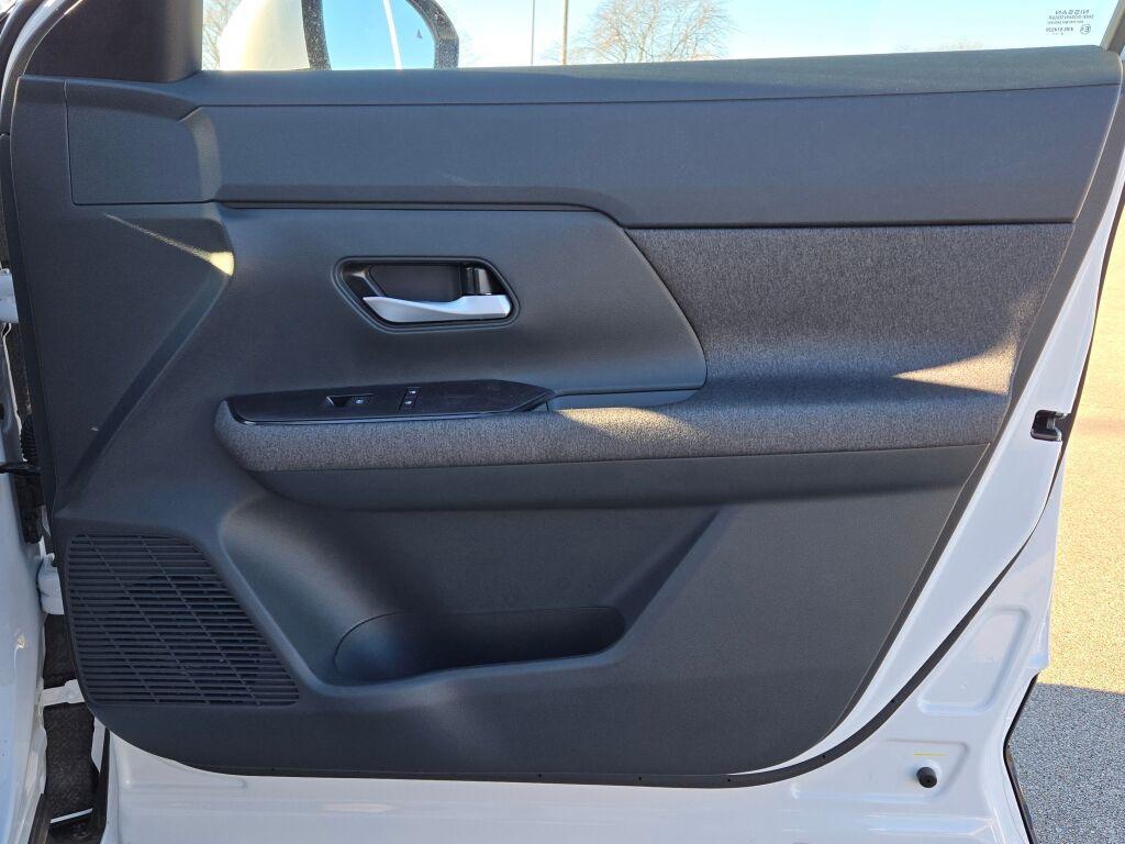 new 2025 Nissan Kicks car, priced at $27,810