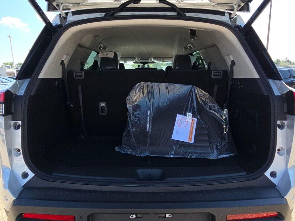 new 2025 Nissan Pathfinder car, priced at $43,775