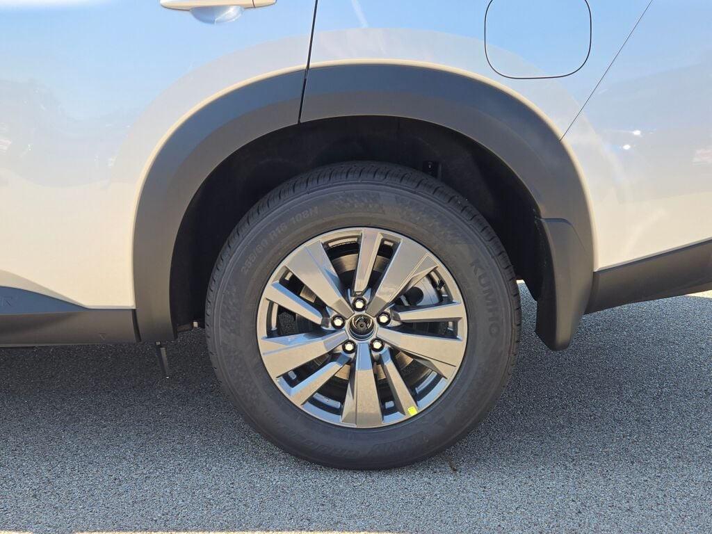 new 2025 Nissan Pathfinder car, priced at $43,775