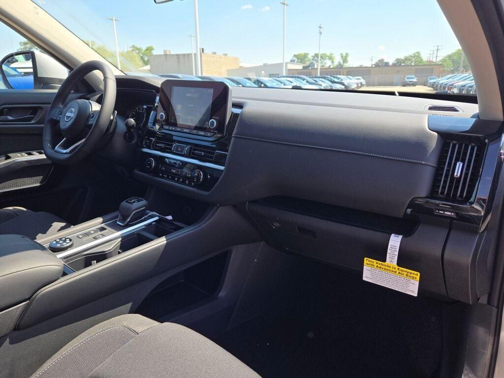new 2025 Nissan Pathfinder car, priced at $43,775