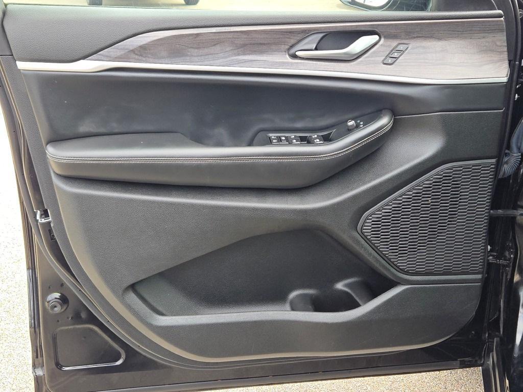 used 2023 Jeep Grand Cherokee car, priced at $33,000