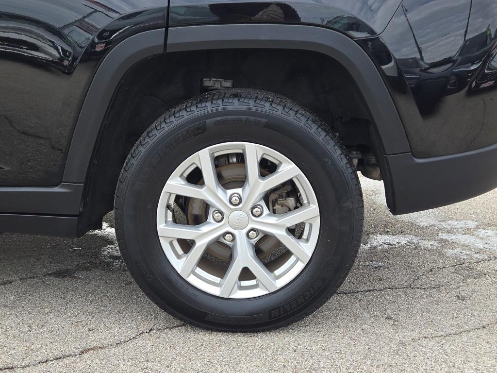 used 2023 Jeep Grand Cherokee car, priced at $33,000