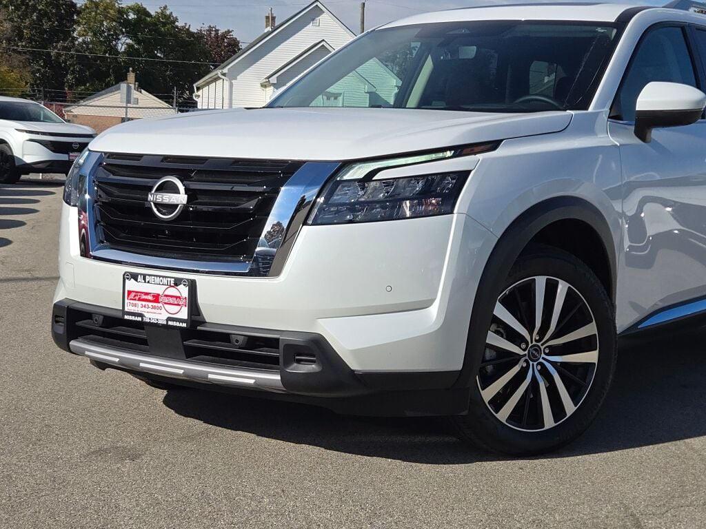 new 2025 Nissan Pathfinder car, priced at $55,205