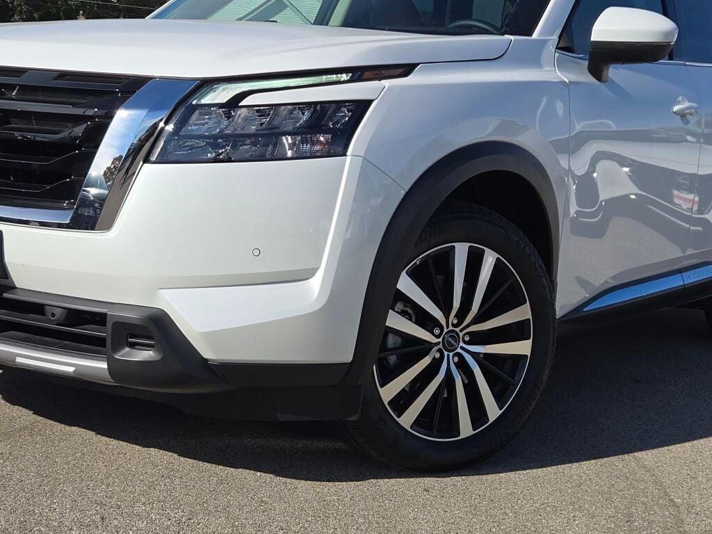 new 2025 Nissan Pathfinder car, priced at $55,205