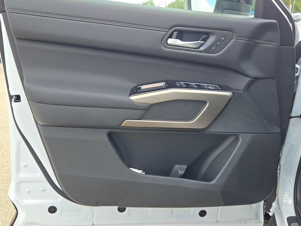 new 2025 Nissan Pathfinder car, priced at $54,500