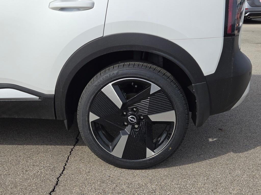 new 2025 Nissan Kicks car, priced at $29,353