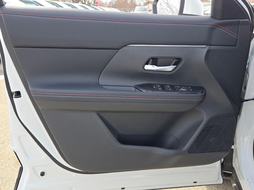 new 2025 Nissan Kicks car, priced at $29,353