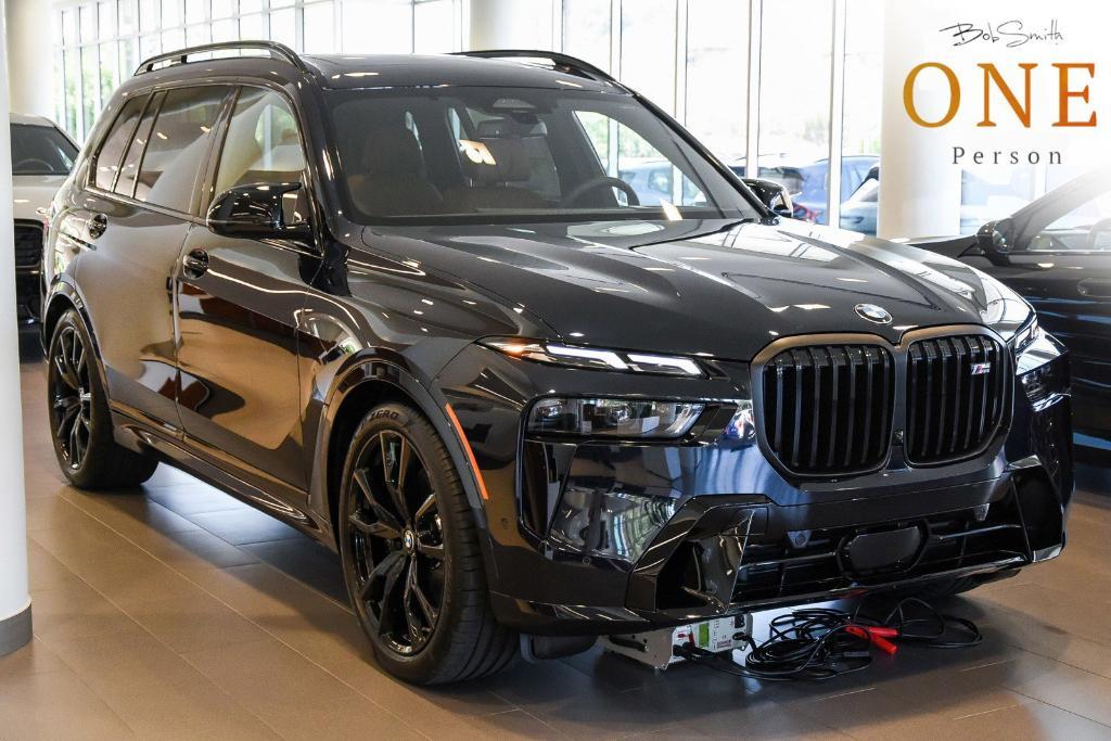 new 2025 BMW X7 car, priced at $118,020