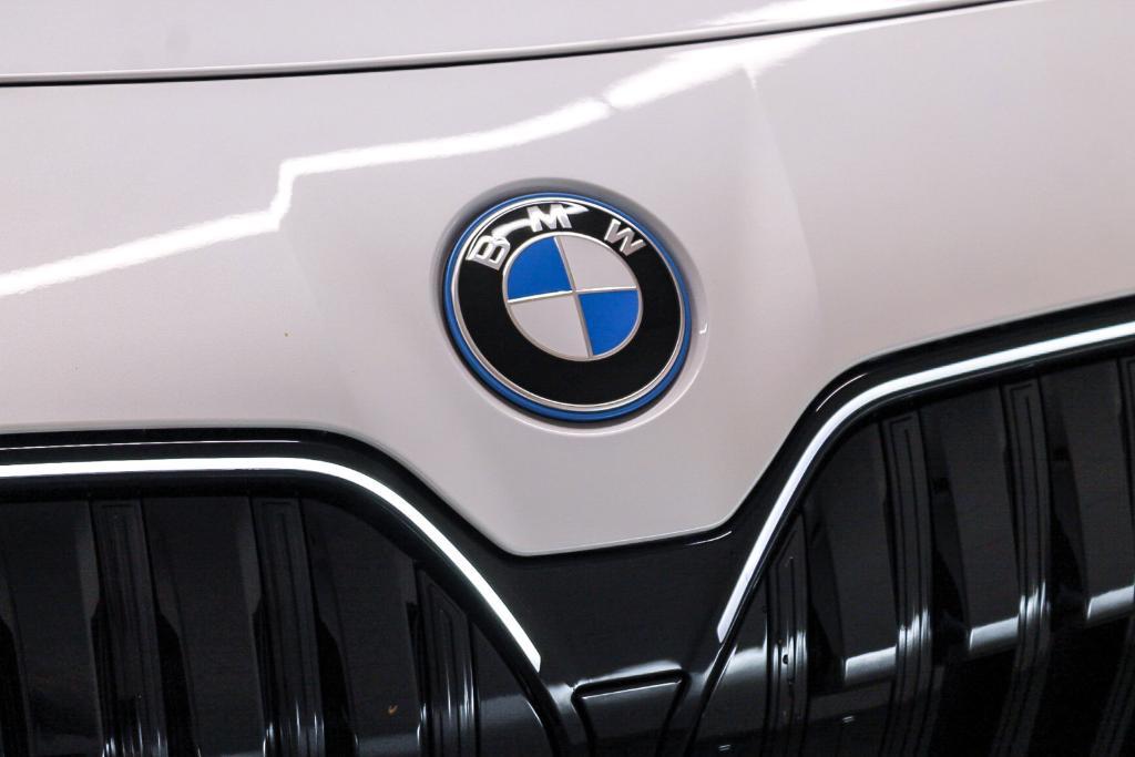 new 2025 BMW i7 car, priced at $134,175