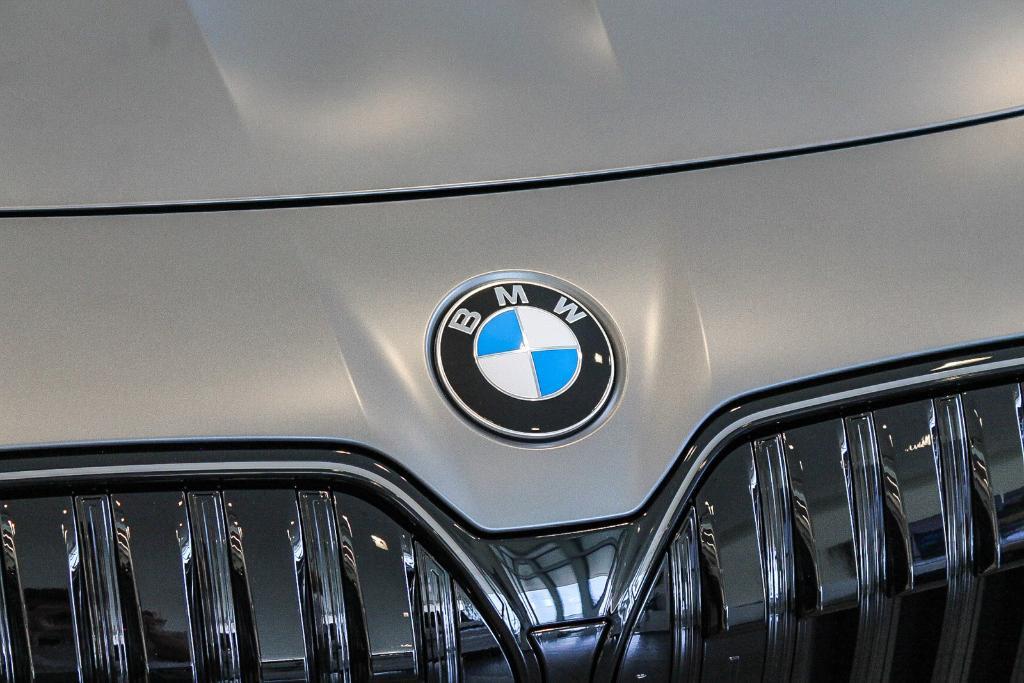 new 2025 BMW 760 car, priced at $144,455
