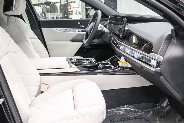 new 2025 BMW i7 car, priced at $117,595