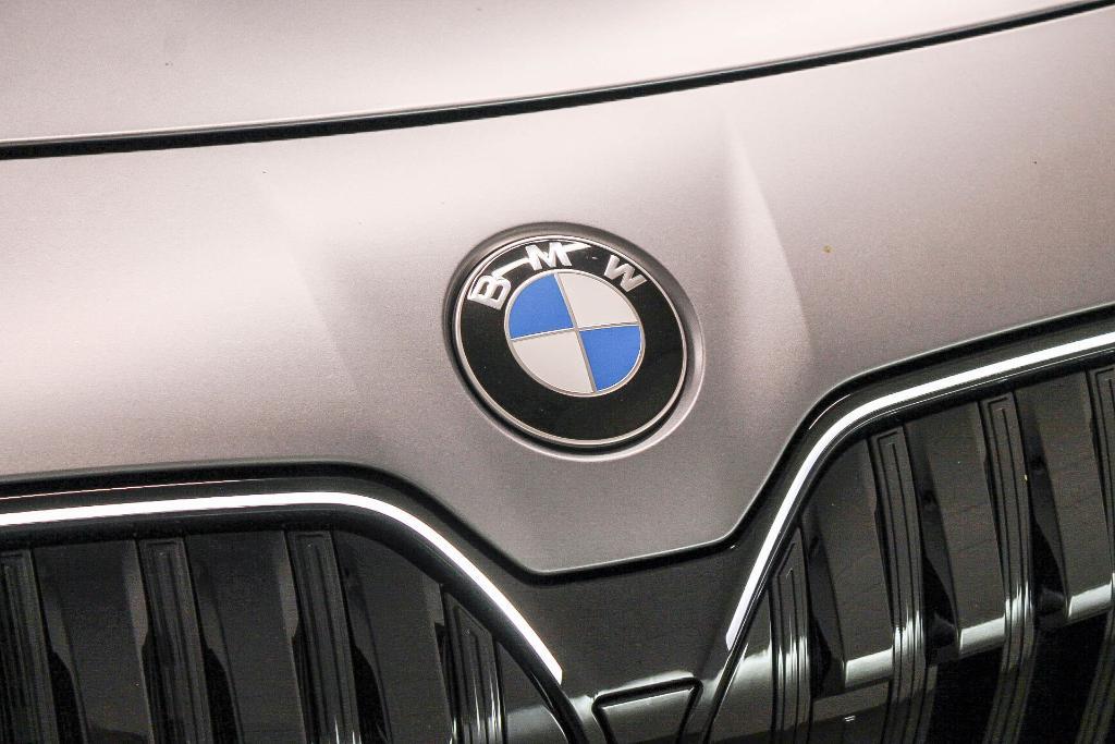 new 2025 BMW 760 car, priced at $144,055
