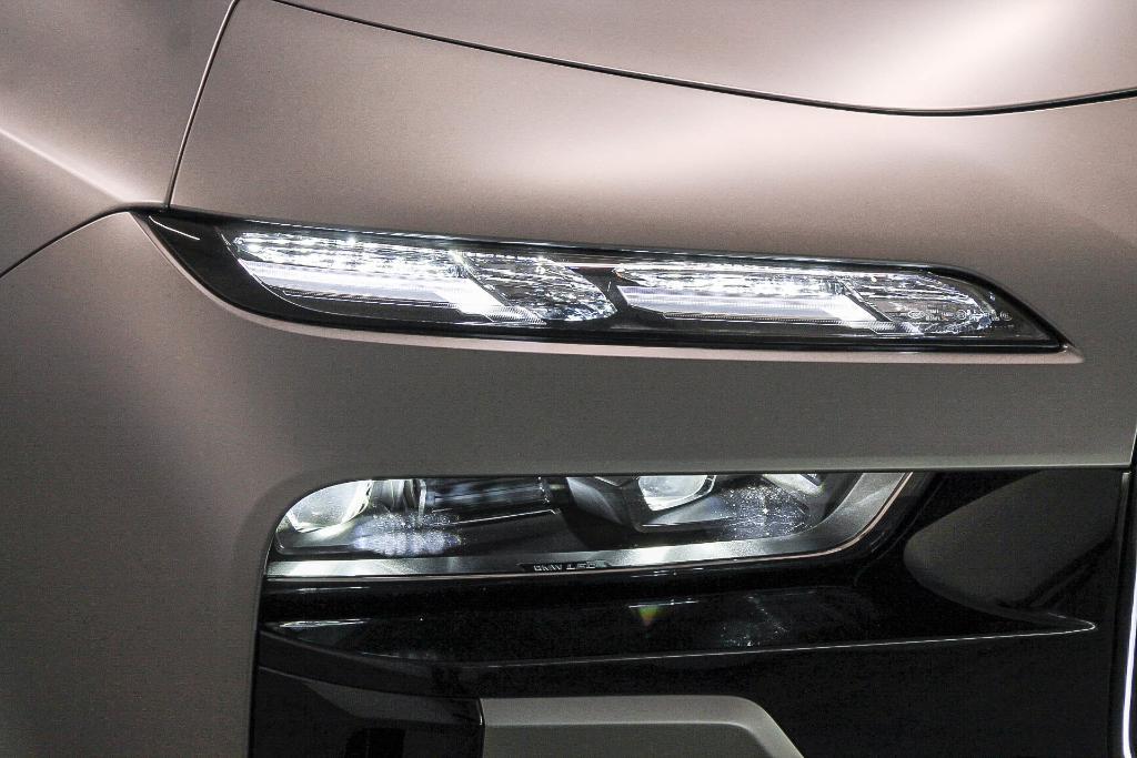 new 2025 BMW 760 car, priced at $144,055