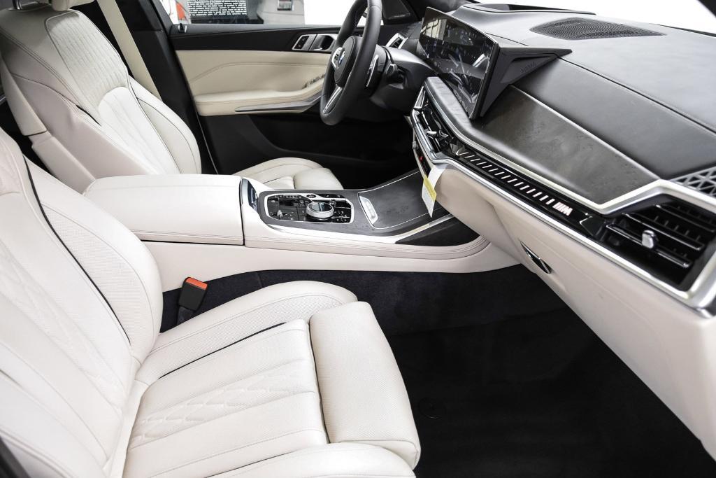 new 2025 BMW X7 car, priced at $121,580