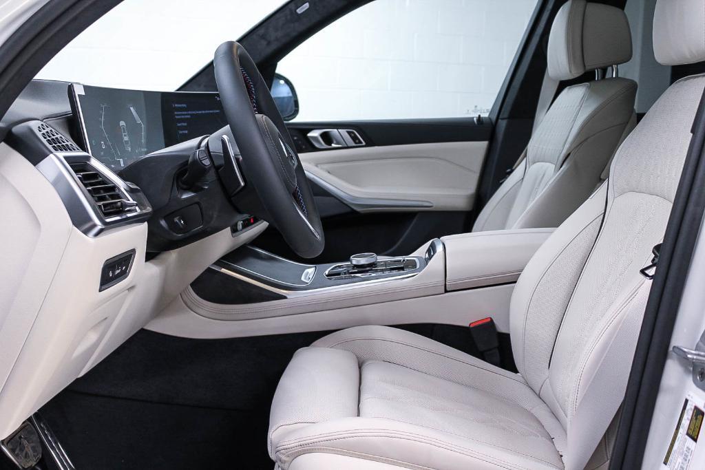 new 2025 BMW X7 car, priced at $118,020