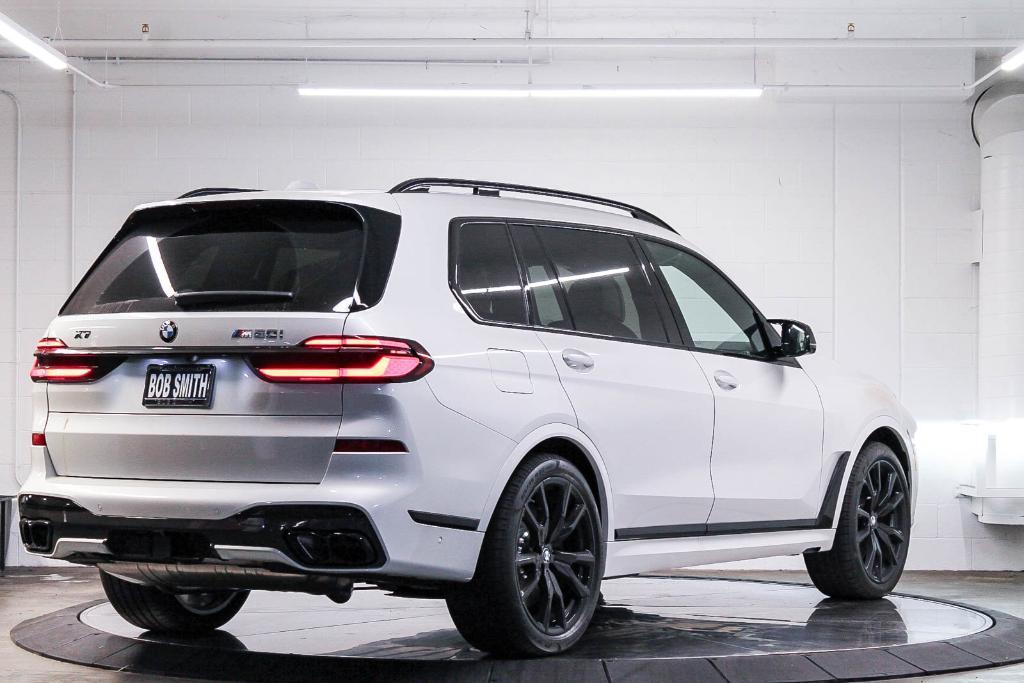 new 2025 BMW X7 car, priced at $118,020