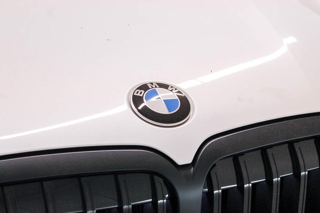 new 2025 BMW X7 car, priced at $118,020