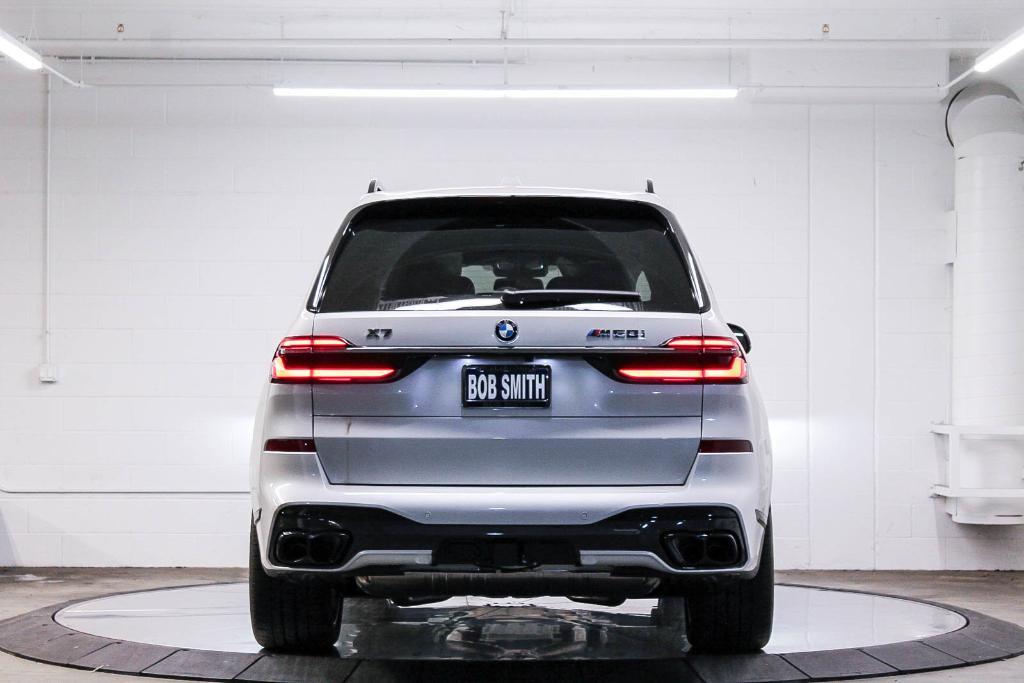 new 2025 BMW X7 car, priced at $118,020