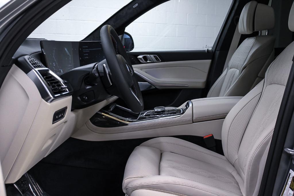 new 2025 BMW X7 car, priced at $130,775