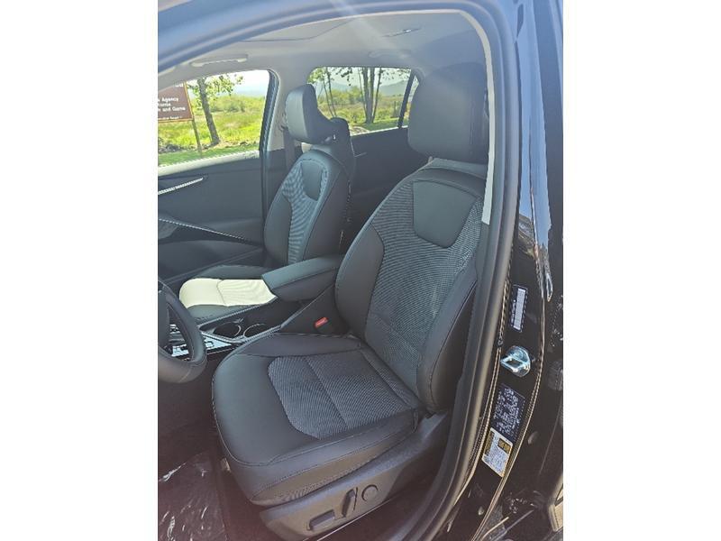 new 2025 Kia Niro car, priced at $34,154