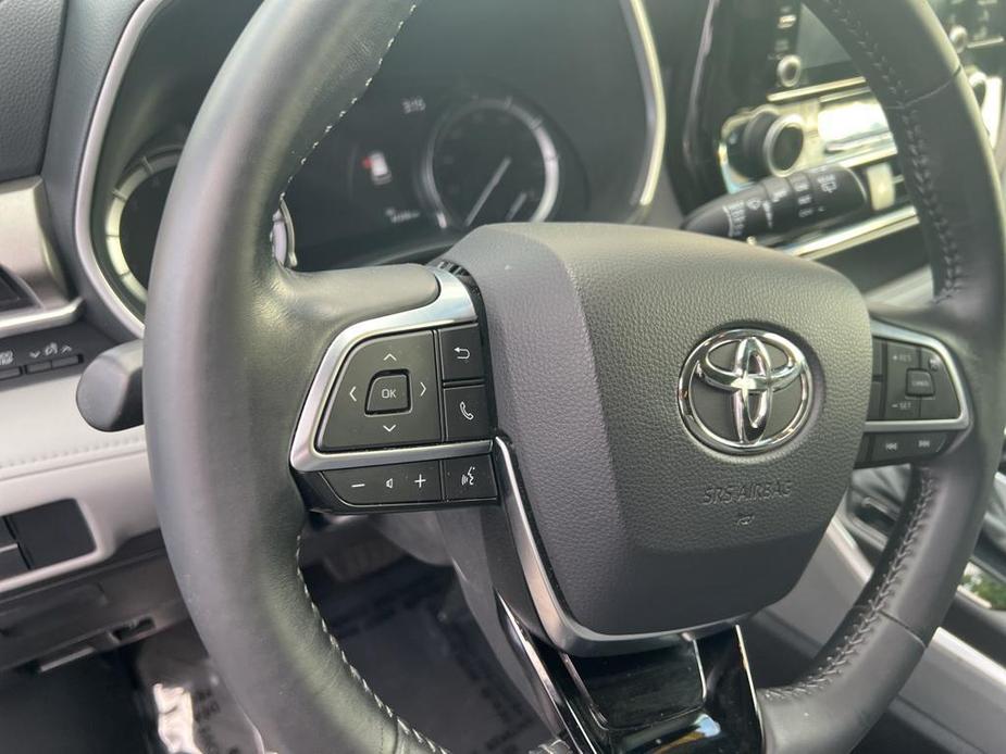 used 2021 Toyota Highlander car, priced at $37,500