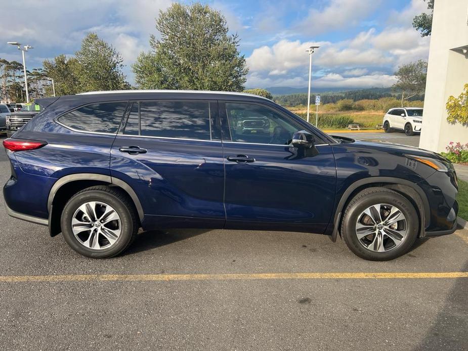 used 2021 Toyota Highlander car, priced at $37,500