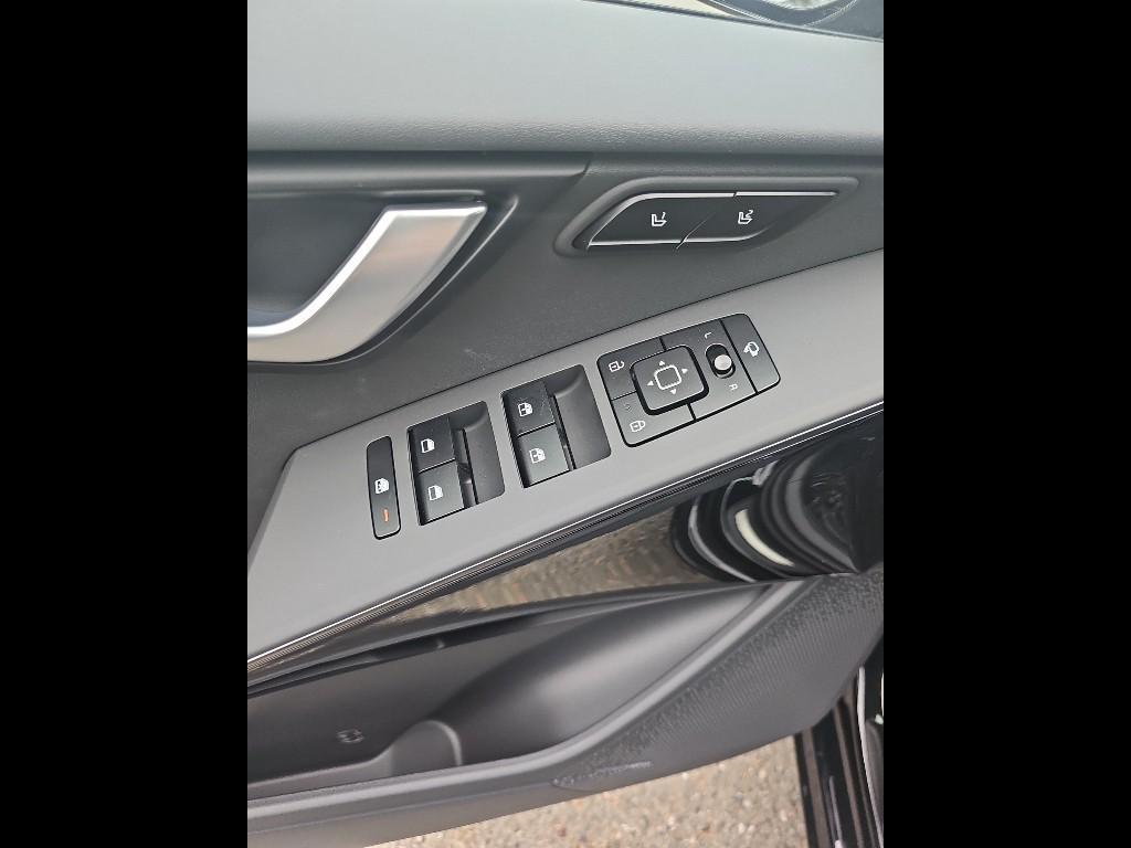 new 2025 Kia Niro car, priced at $35,054