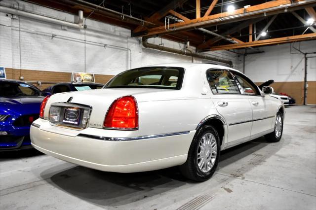 used 2006 Lincoln Town Car car, priced at $19,733