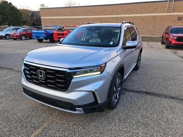 new 2025 Honda Pilot car, priced at $47,950