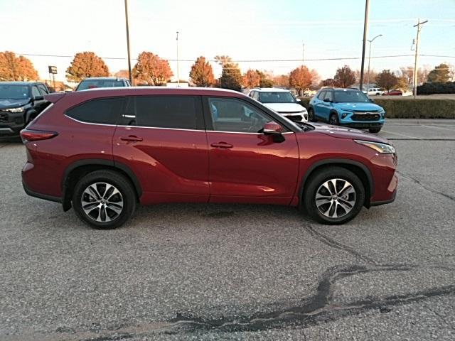 used 2021 Toyota Highlander car, priced at $31,998