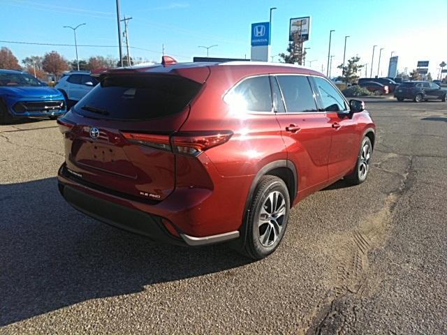 used 2021 Toyota Highlander car, priced at $27,841