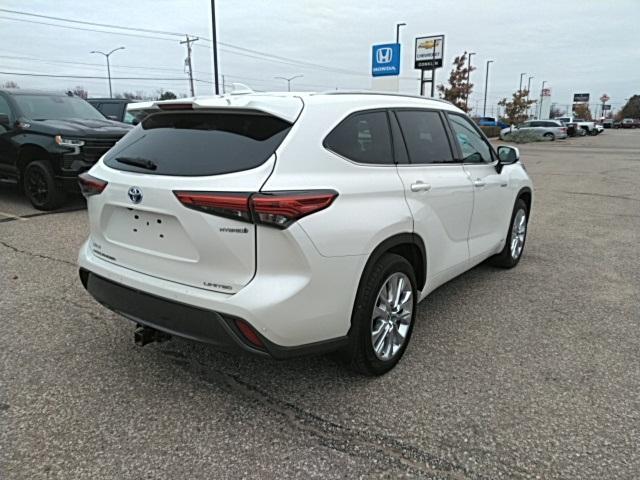 used 2021 Toyota Highlander Hybrid car, priced at $32,998