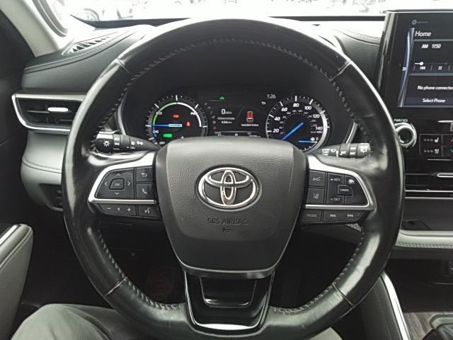 used 2021 Toyota Highlander Hybrid car, priced at $32,998